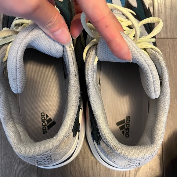 adidas Yeezy boots 700 - Picture 6 of 8